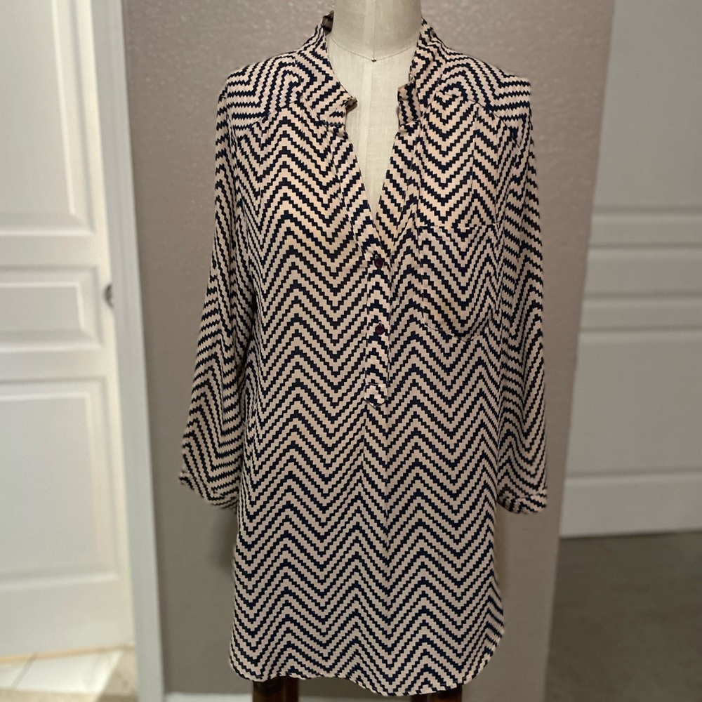 Entro Navy and Beige Zigzag Top